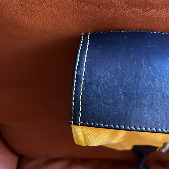 A beautiful Tory tote - Picture 3 of 6